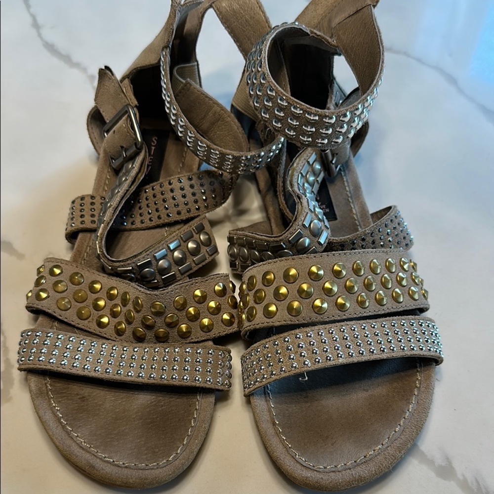 Steve Madden Tan Studded Sandals